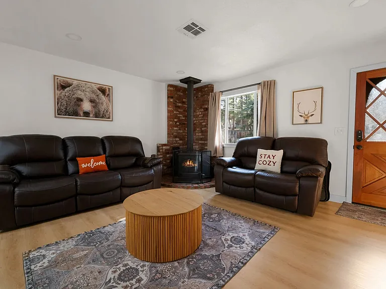 135 E Mojave Blvd — Photo 4