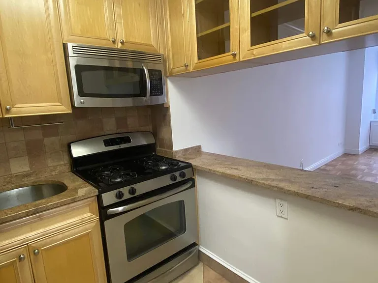 15 W 72nd St #7G — Photo 6