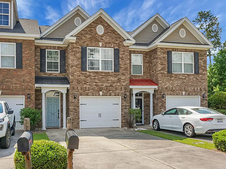 102 Lamplighter Ln — Photo 3