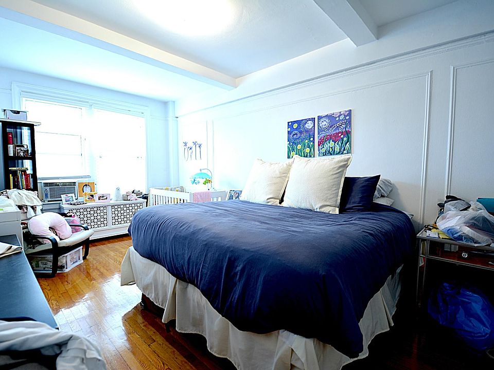 2nd image of 200 W 70th St APT 15E