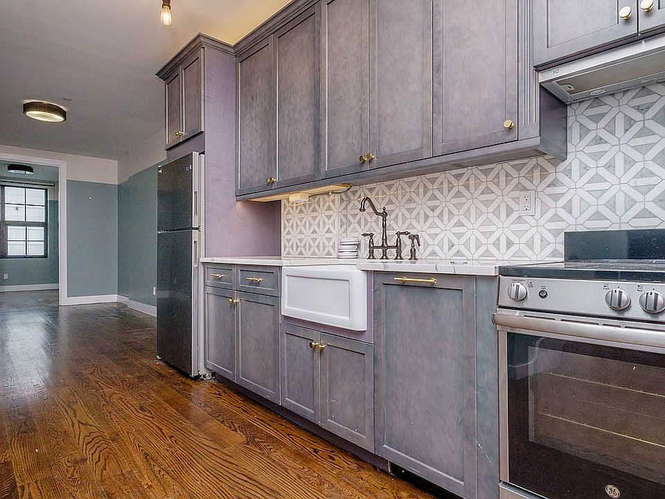 1st image of 61 Metropolitan Ave #611