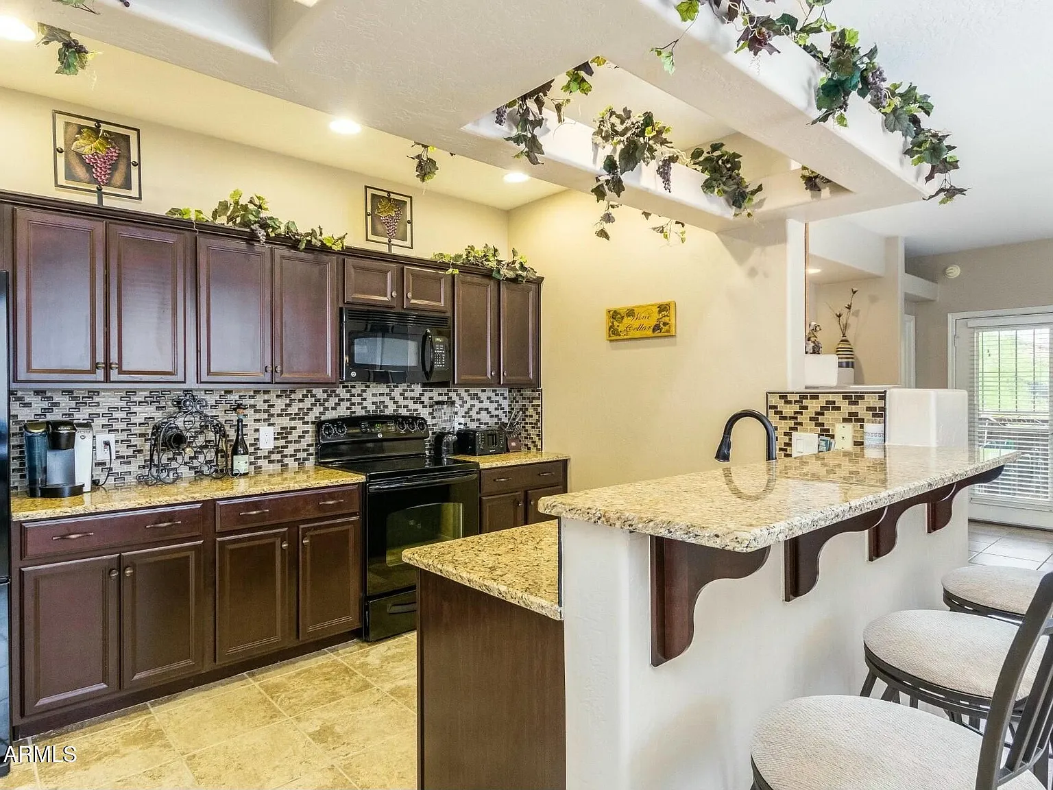 3 bed, 2.0 bath, 1564 sqft, $2,600 — Photo 3