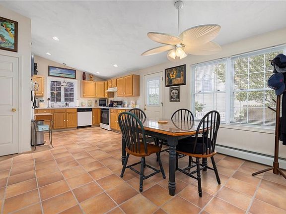 5th image of 330 Daggett Ave