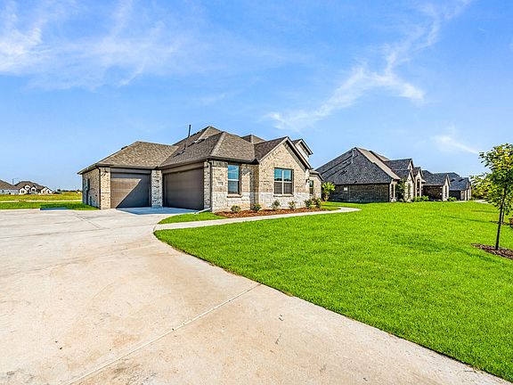 3rd image of 8355 Forest Glade Dr