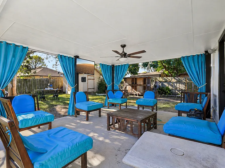 15815 Crystal Grove Dr — Photo 2