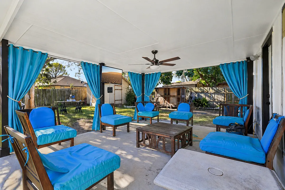 Building Photo - 15815 Crystal Grove Dr