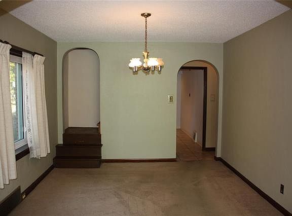 5th image of 9036 Rosemary Ave