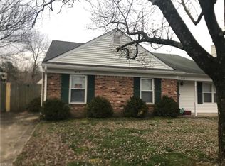 819 Pine View Ln, Chesapeake, VA 23320