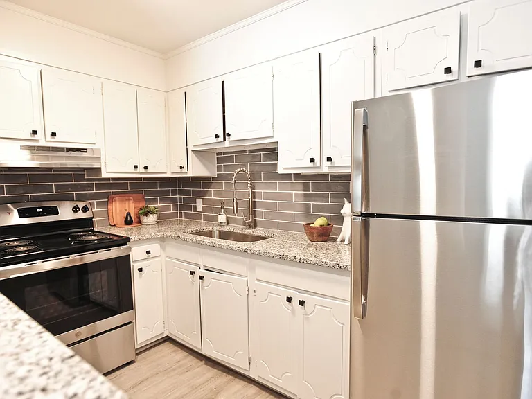 133 N Spring St — Photo 4