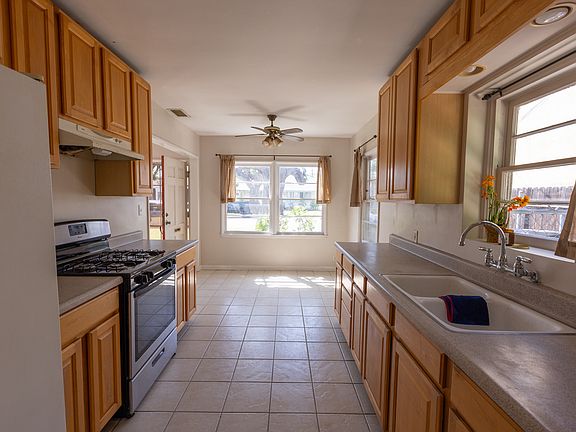 3rd image of 5640 N Willard Ave