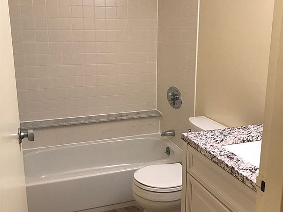 5th image of 6 Post Oak Ln APT 8