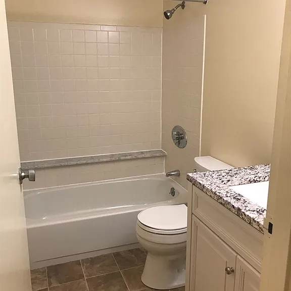 6 Post Oak Ln #8 — Photo 5