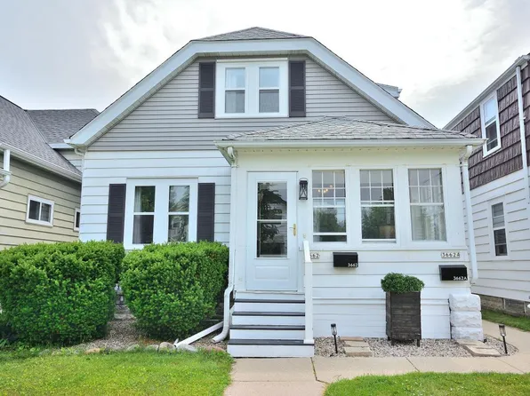 3662 S Ahmedi AVENUE, Saint Francis, WI 53235