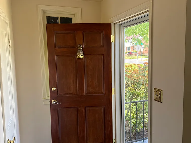 533 Morris Ave — Photo 5