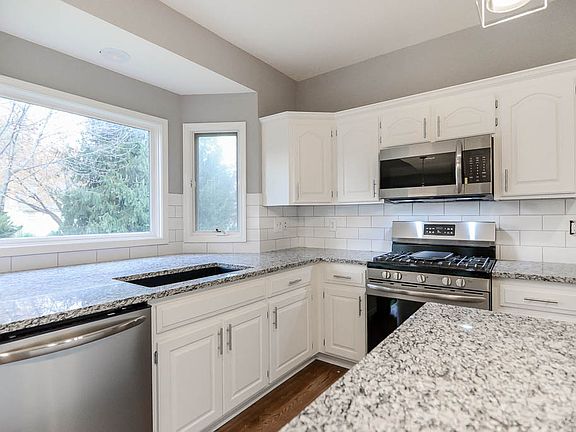 3rd image of 5922 W 152nd Ter