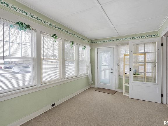 5th image of 202 W Williams St