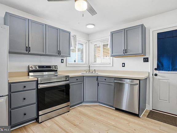 4th image of 2510 Green Ave