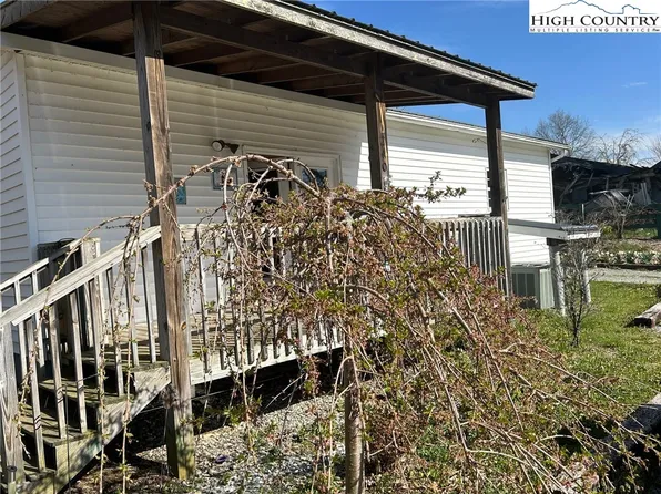 240 Summer Haven Street, Newland, NC 28657