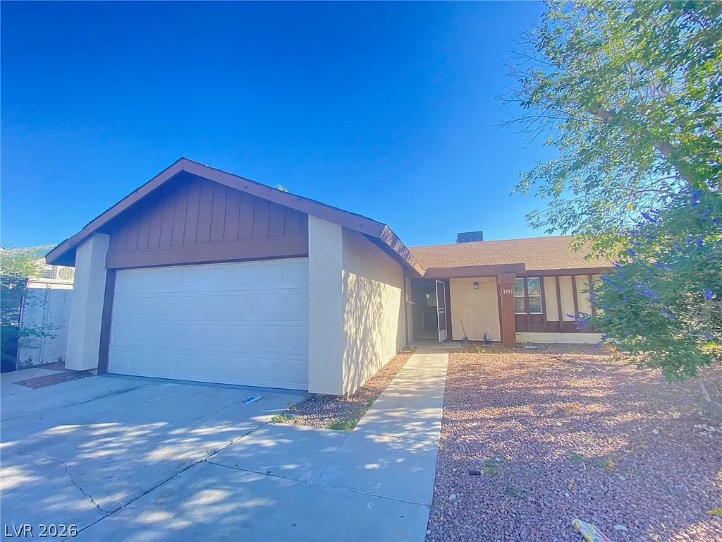 3 bed, 1763 sqft, $2,235 — Photo 2