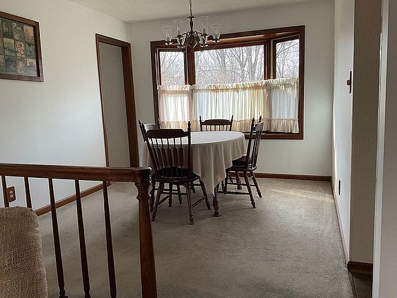 4th image of 535 Riverside Cir