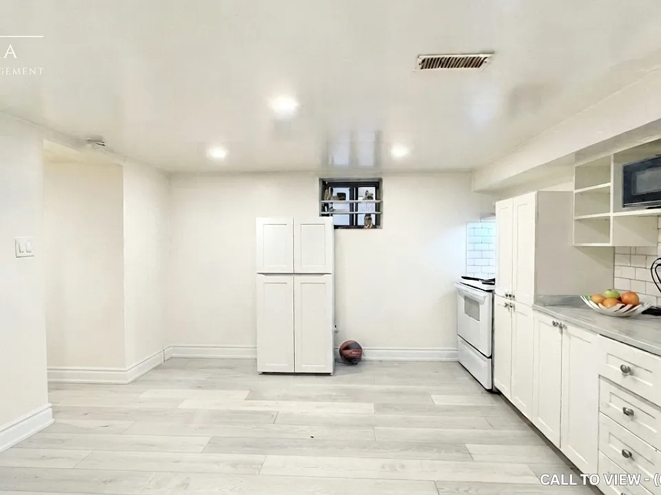 317 Duke St W #4