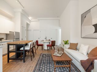 1523 Davie St #204, Vancouver, BC V6G 3A2