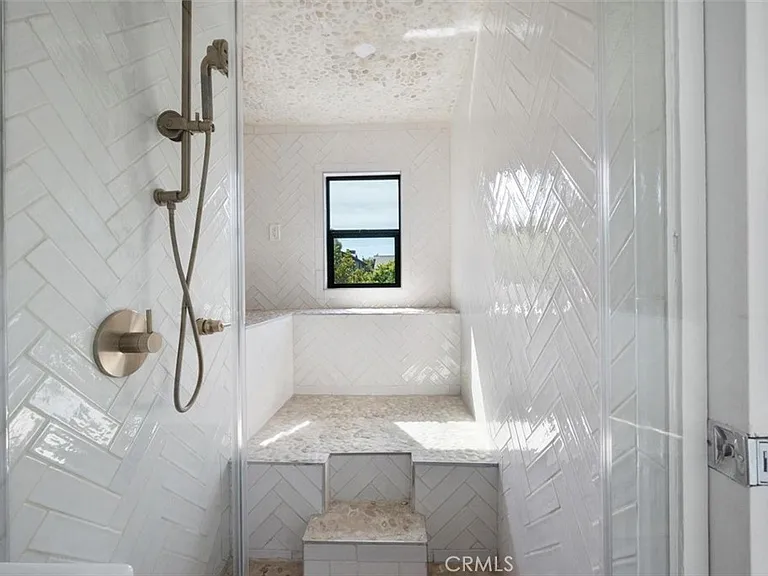 905 Dickson St #1 — Photo 25