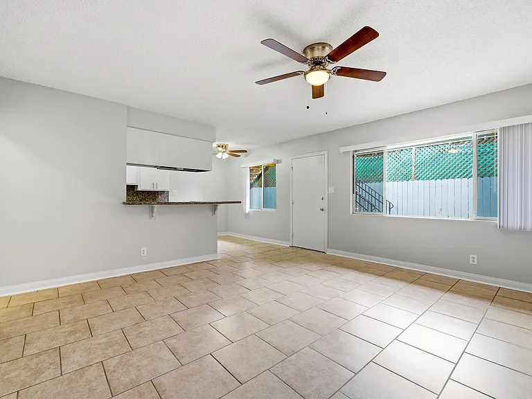 912 Gladys Avenue — Photo 6