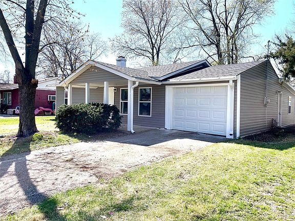 2nd image of 2833 Forest Ave