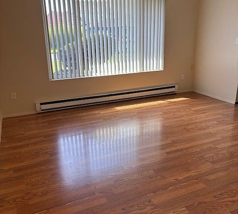 4th image of 112 N Lincoln St