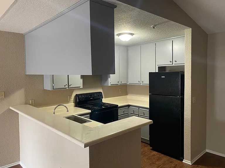 Camino Woods Apartments — Photo 7