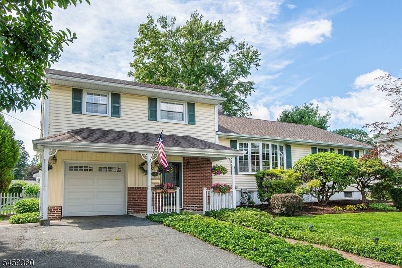 1st image of 18 Kadel Dr