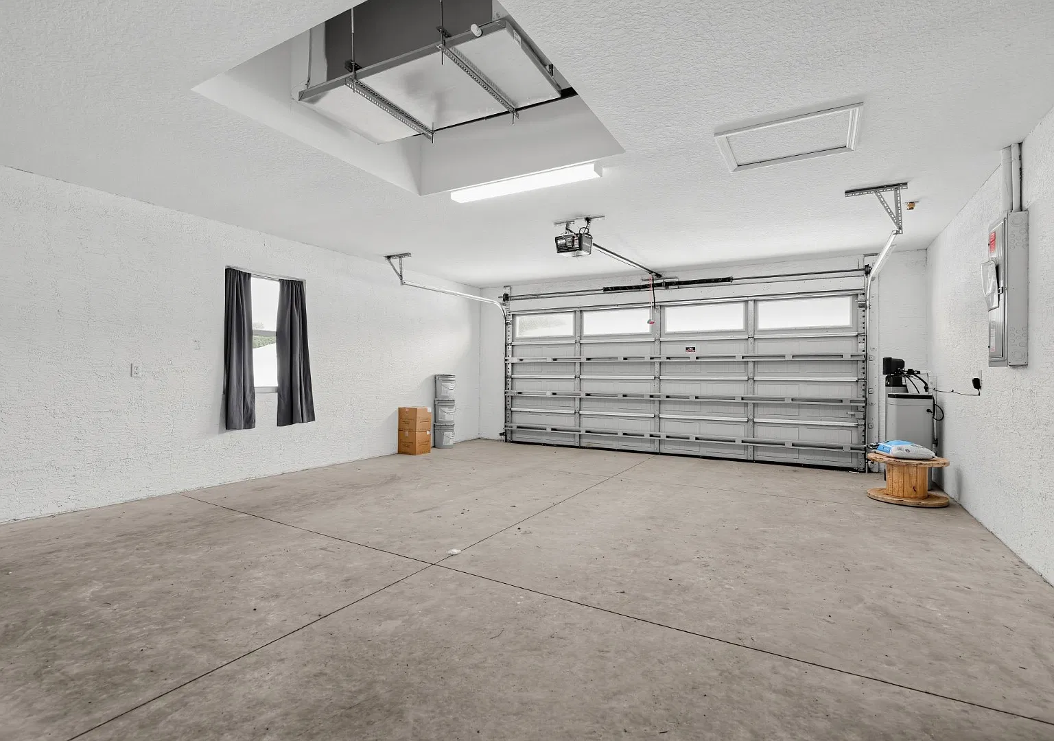 4334 East Maryland Street — Photo 4