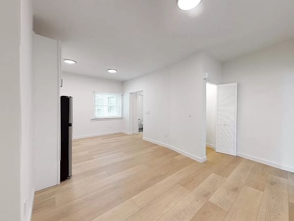 3rd image of 903 Pine St #15A