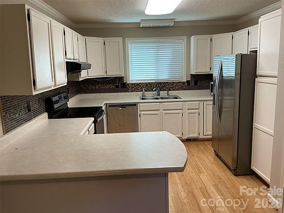 3rd image of 47 Lake Dr APT K5