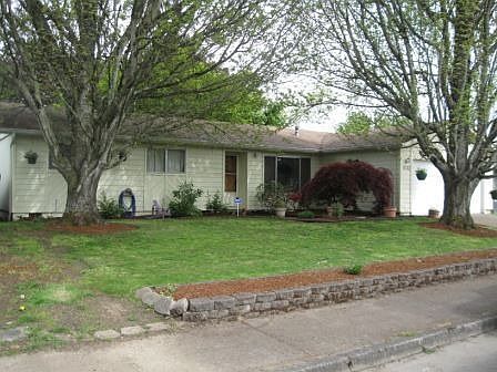 Big shade trees in the front