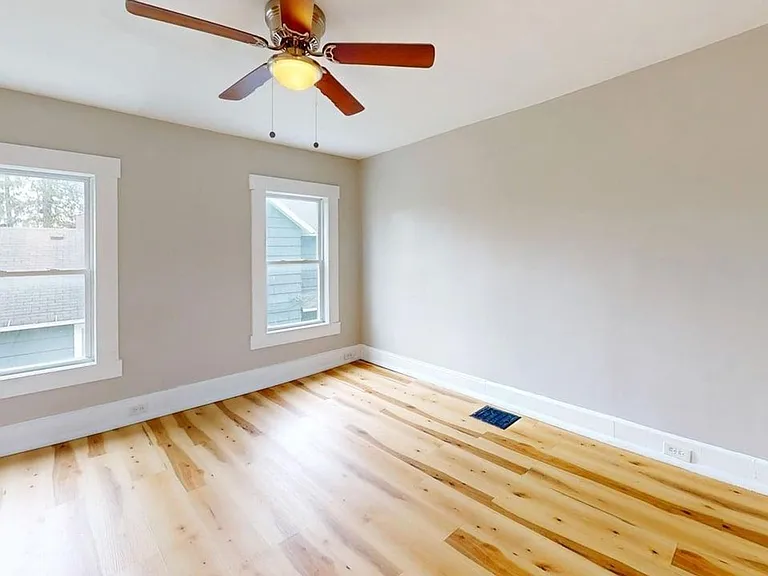 579 Broadway Ave — Photo 17