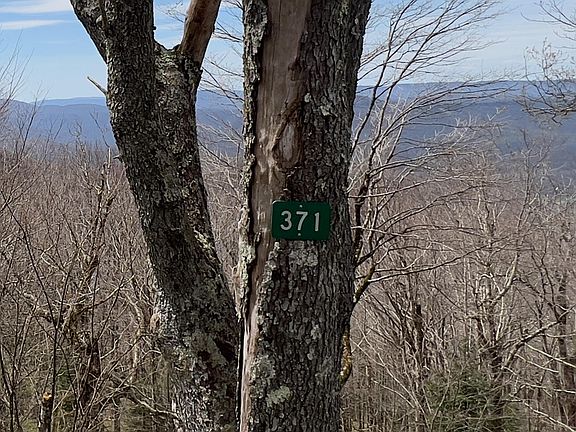 5th image of 371 S West Ridge Rd