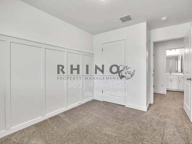 880 N Herman Dr — Photo 12
