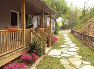 318 Berry Hill Dr, Sylva, NC 28779