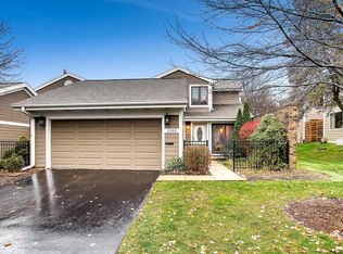 1585 Woodhaven St, Wheaton, IL 60189