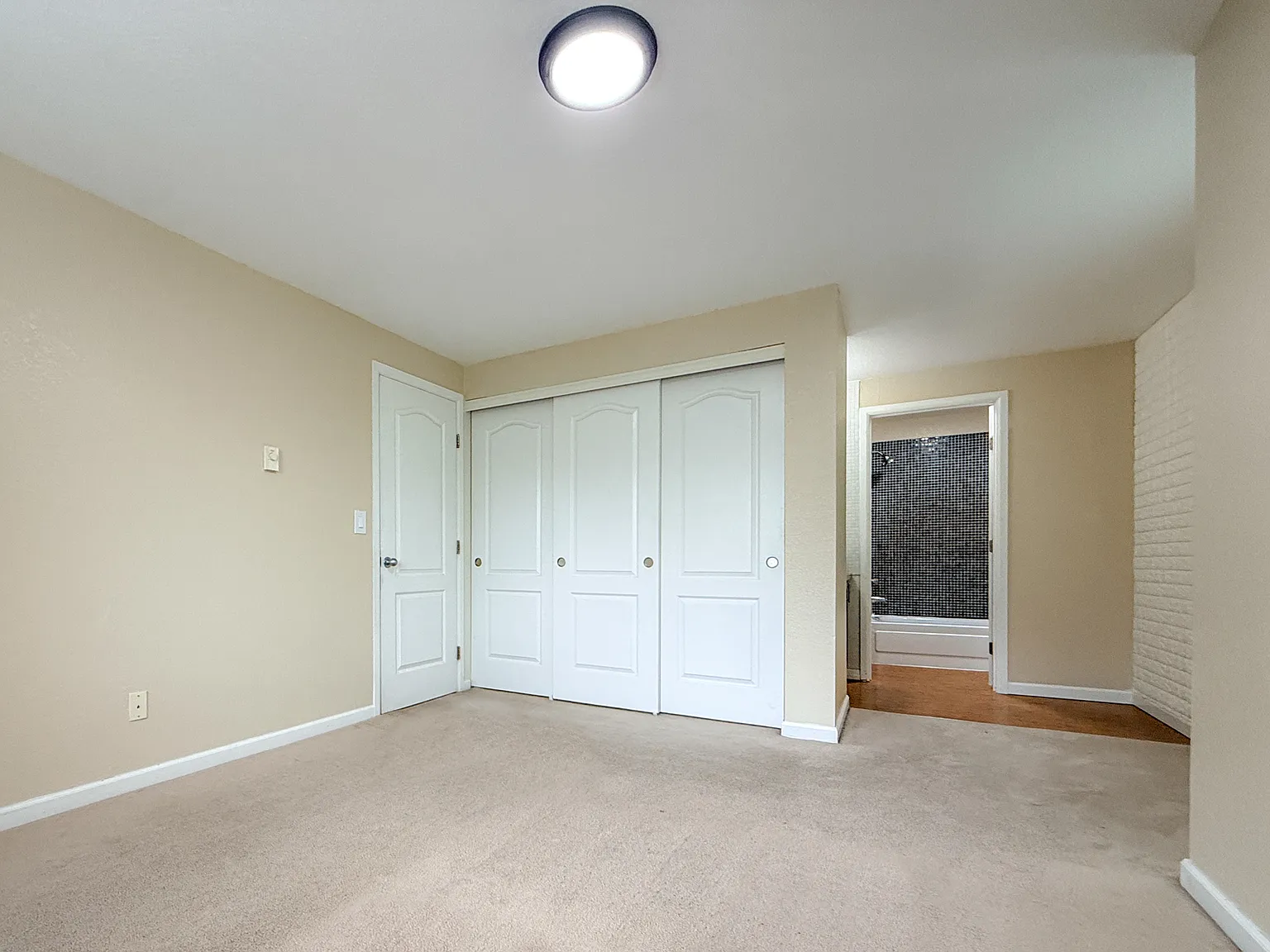 2 bed, 960 sqft, $2,600 — Photo 2