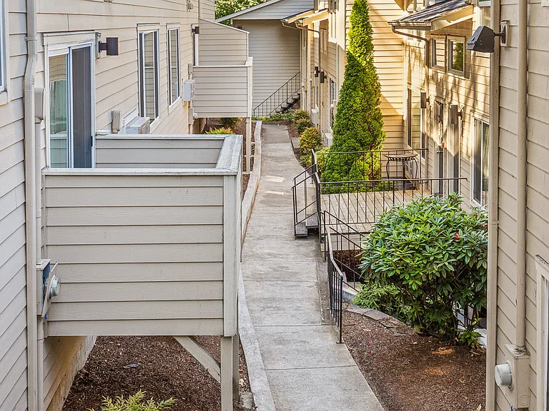 Ironwood Apartments — Photo 12