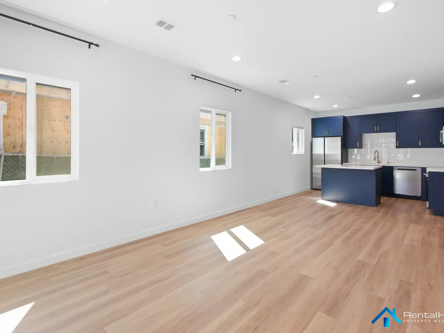 3 bed, 1200 sqft, $4,295 — Photo 2