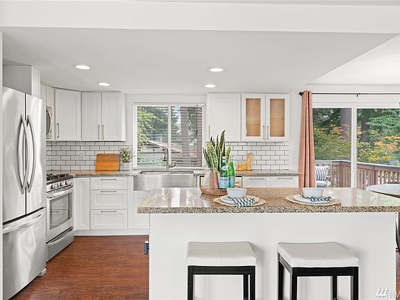 3rd image of 10801 NE 141st Pl