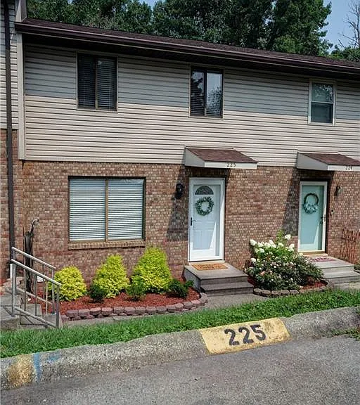 225 Walker Dr — Photo 1