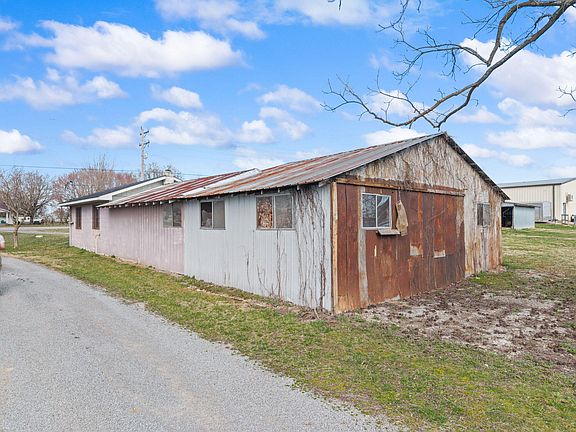 3rd image of 2066 N Highway 127