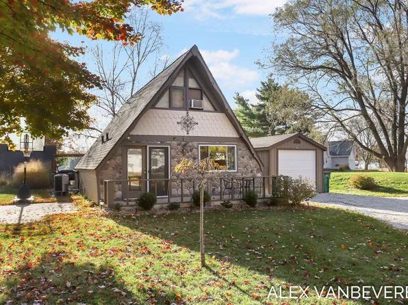 1864 N 24th Ave, Mears, MI 49436