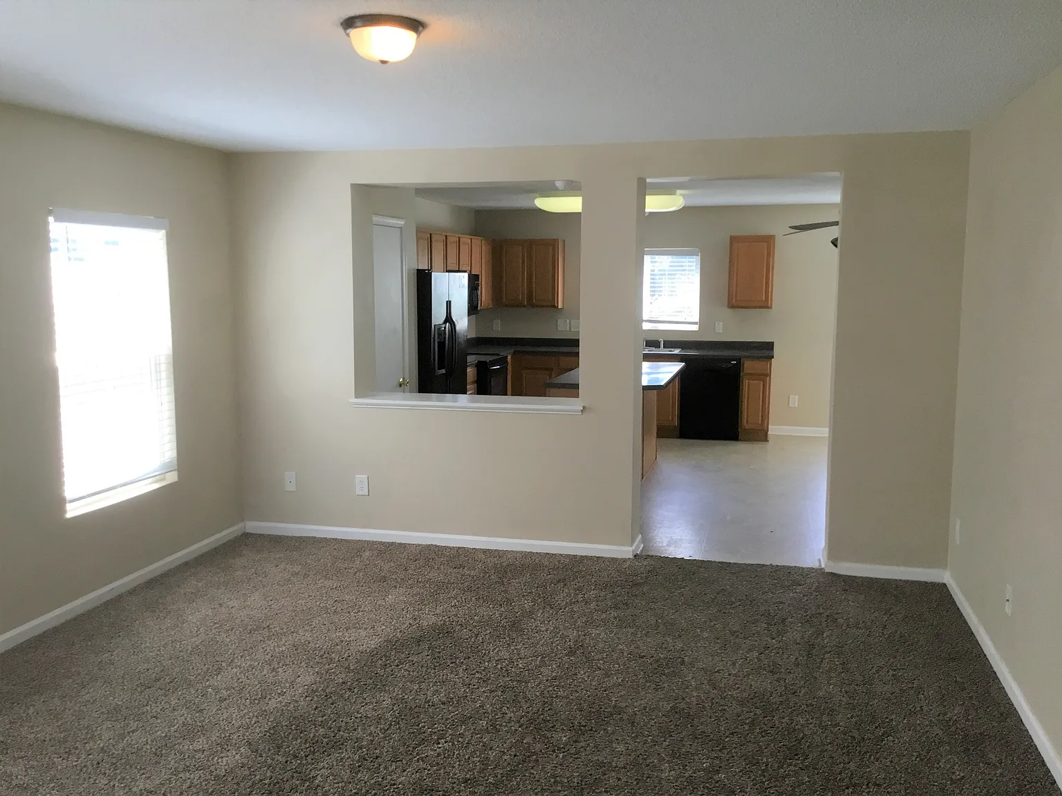 3 bed, 2.5 bath, 1673 sqft, $2,100 — Photo 3