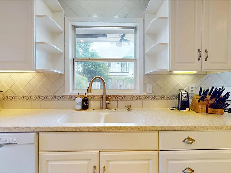 9910 Pine Lake Dr — Photo 16